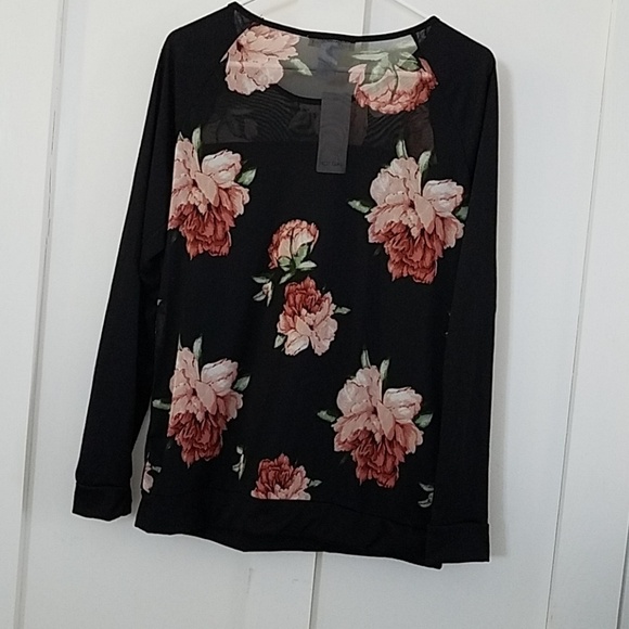 𝅺NWT Hot Gal graphic pullover shirt medium - Picture 3 of 7